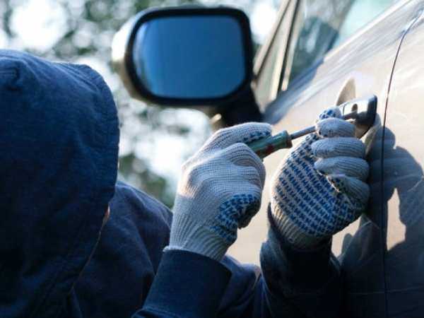 Серийного взломщика отечественных авто задержали в Ростовской области