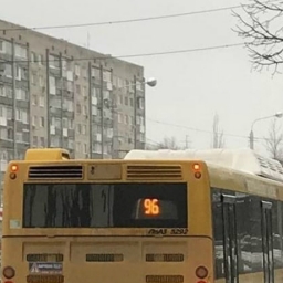 Торопливый водитель автобуса дважды прищемил младенца в коляске дверями на остановке Ростова