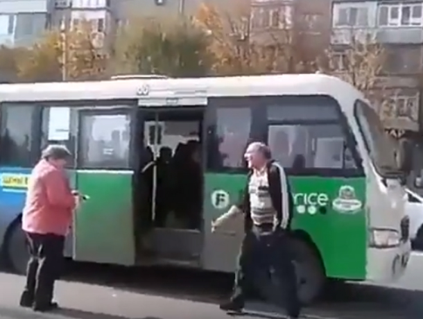 «Мне твой «ветеранский» по барабану»: маршрутчик в грубой форме отказался везти пенсионерку в Ростове «Мне твой «ветеранский» по барабану»: маршрутчик в грубой форме отказался везти пенсионерку в Ростове