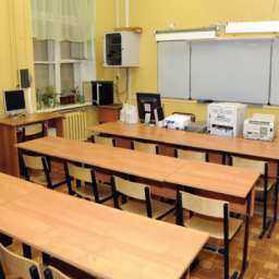 В Шахтах директору школы,оформившей на липовую работу все свое семейство, огласили приговор