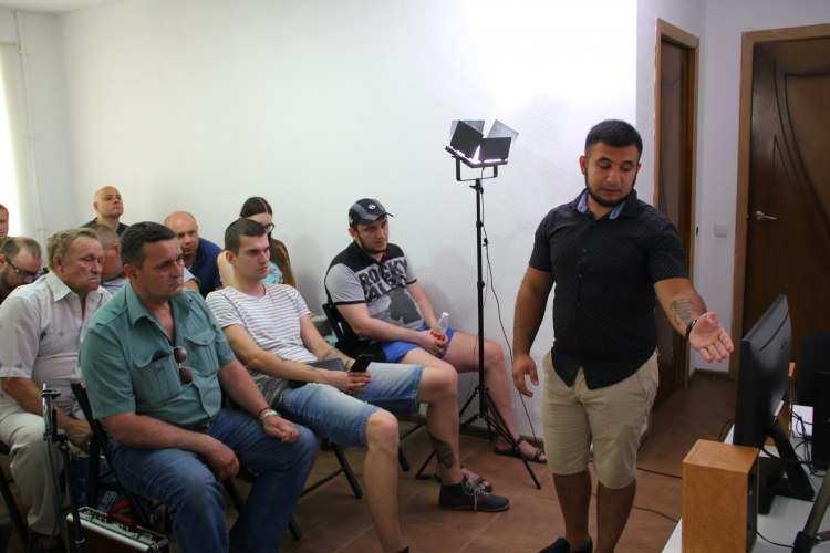 Гаспар Авакян провел лекцию для граждан.