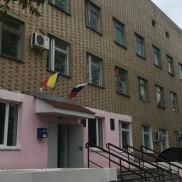 Пожилой мужчина разбился насмерть, выпав из окна ЦРБ Семикаракорского района