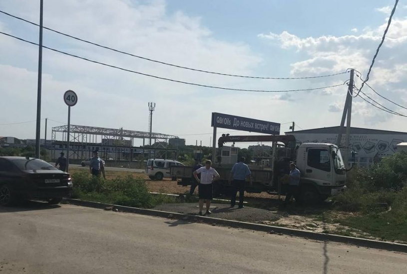 Бойцы ОМОН вновь окружили заблокированные рынки под Ростовом Бойцы ОМОН вновь окружили заблокированные рынки под Ростовом