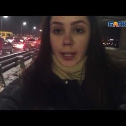 Журналистка «Блокнота» сняла последствия ДТП на Ворошиловском мосту
