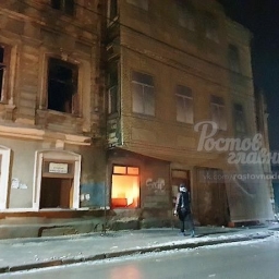 Прибежище бомжей и наркоманов: в центре Ростове снова горел заброшенный опасный дом