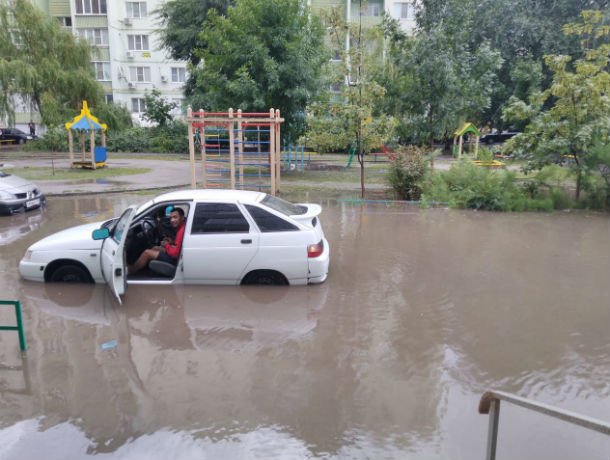 «Ливневки, вы где?»: Ростов затопило после сильного дождя