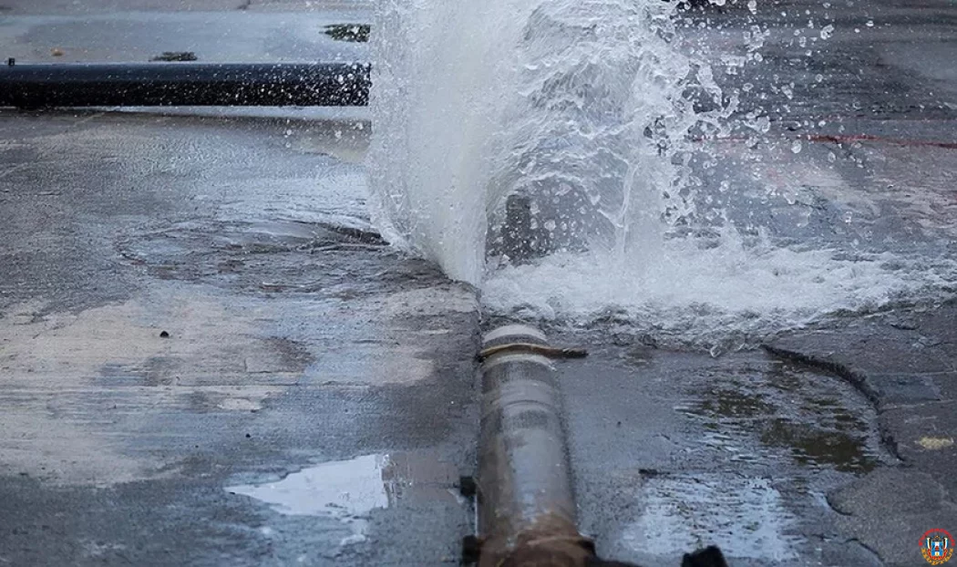 Сухая суббота в Азовском районе: Кулешовка и Овощной остались без воды из-за крупной аварии на сетях