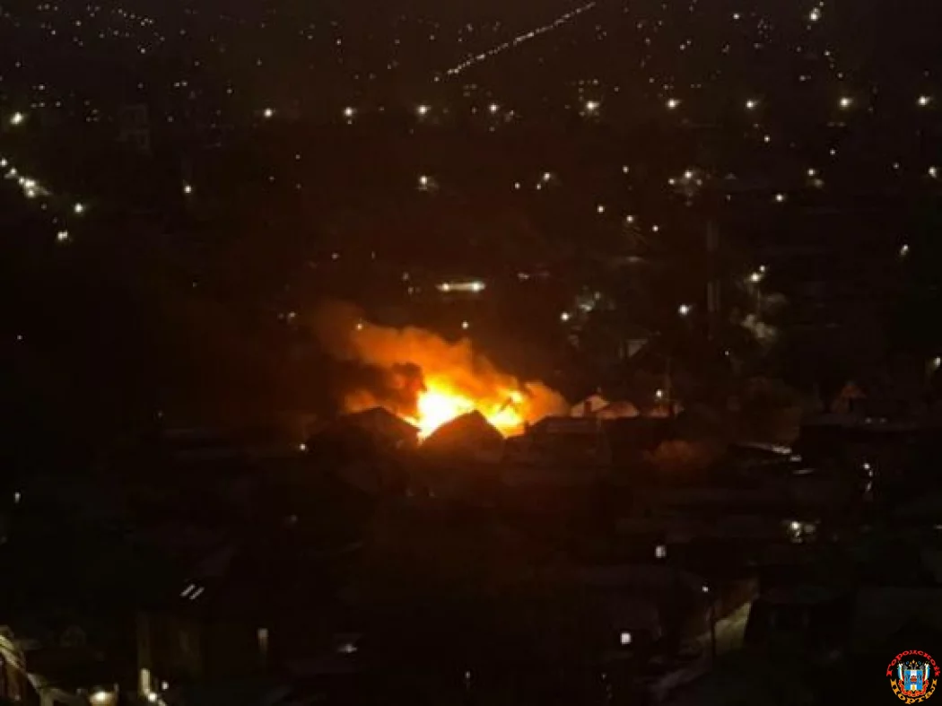 В Ростове сгорели три частных дома на Сельмаше
