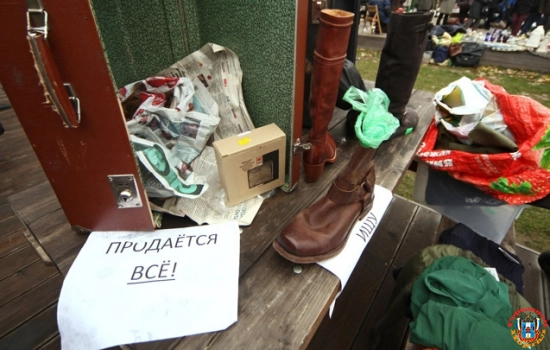 Россиянам пока не запретят выбрасывать старую одежду