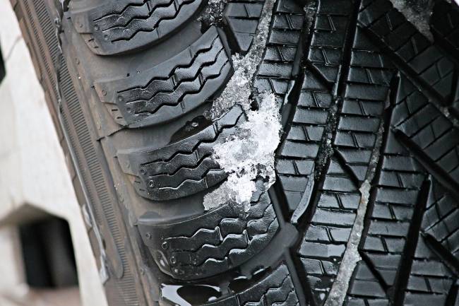 Ростовским автомобилистам посоветовали не менять зимнюю резину