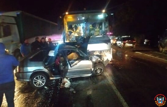 Под Ростовом 39-летний автомобилист насмерть разбился в ДТП с автобусом