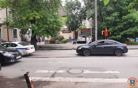 В Ростове 9-летняя девочка попала под колеса легковушки