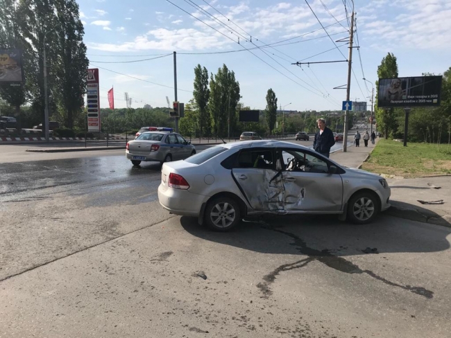 Мужчина пострадал в столкновении иномарки и мотоцикла в Ростове Мужчина пострадал в столкновении иномарки и мотоцикла в Ростове