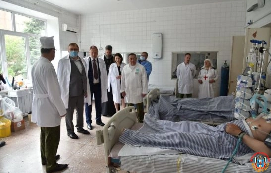 Александр Ищенко и Владимир Ревенко передали новое медоборудование окружному военному госпиталю в Ростове