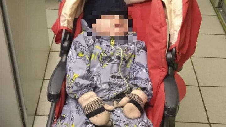 В вагоне московского метро обнаружен брошенный малыш в коляске