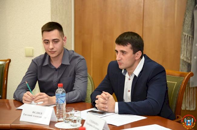 Депутат Федяев предложил ввести единовременные выплаты для детей от 16 до 18 лет
