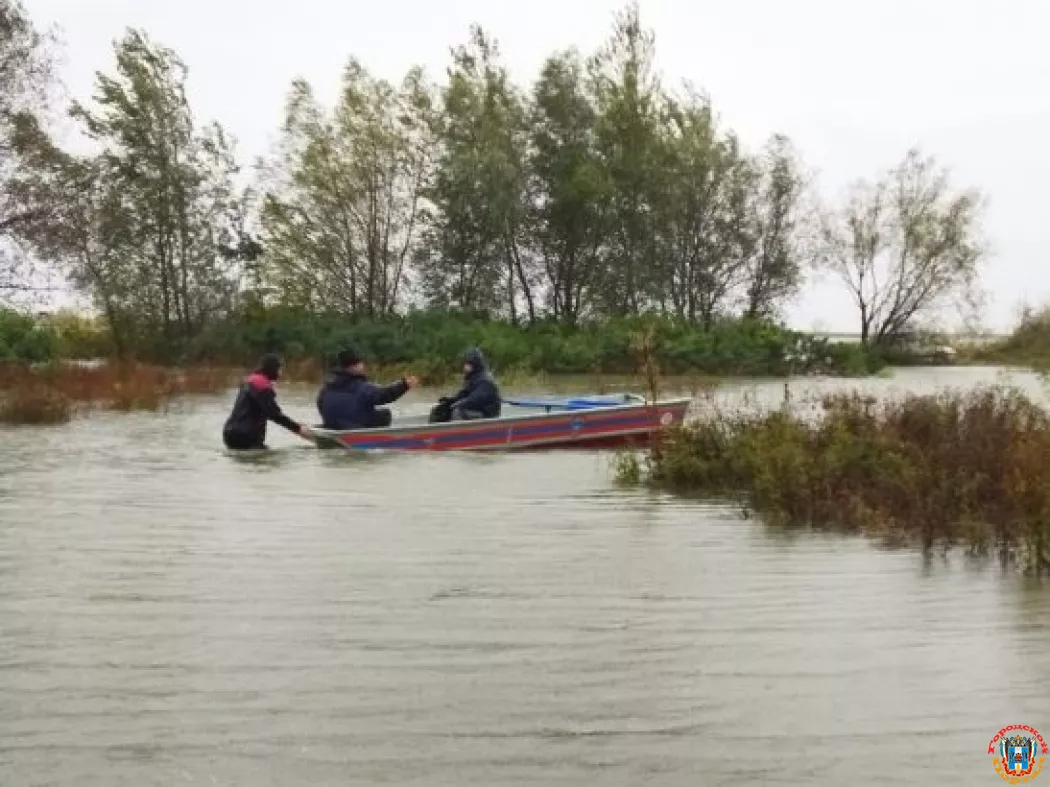 Рыбак из Ростова оказался в ловушке из-за паводка в Азовском районе