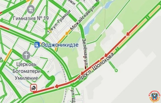 В Ростове из-за аварии проспект Шолохова сковала пробка