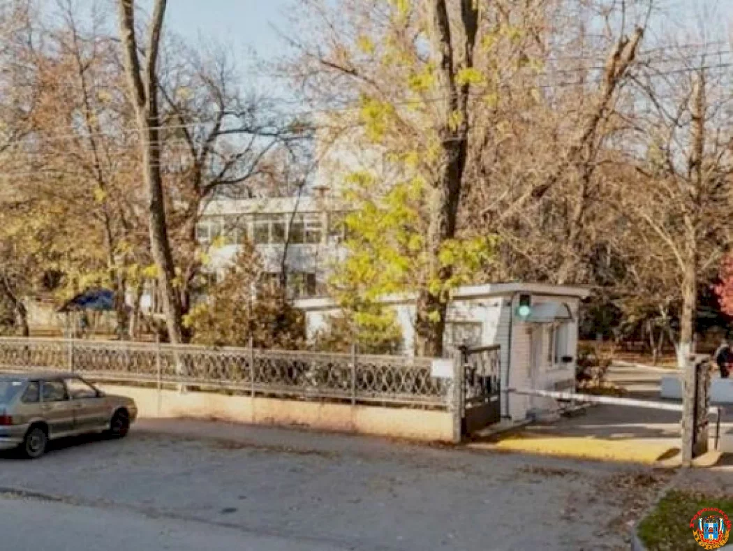 На ремонт забора госпиталя МВД в Ростове из бюджета страны выделят 3 млн рублей