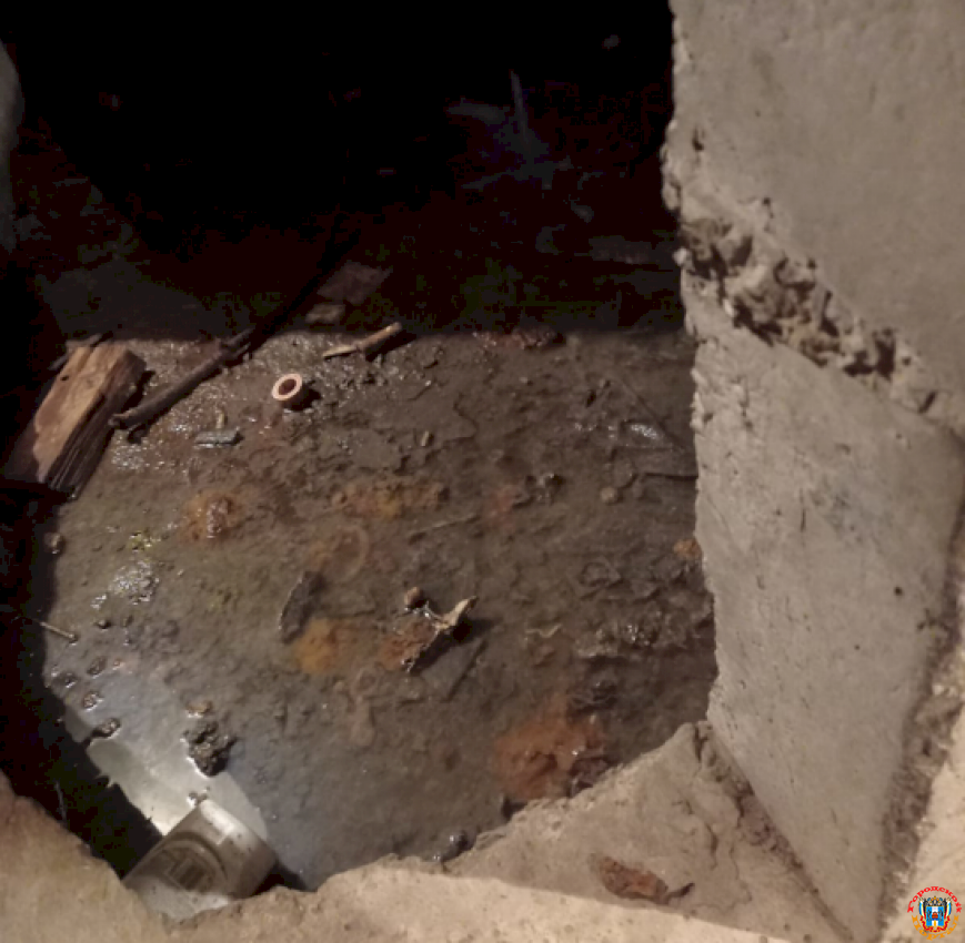 Ростовчане пожаловались на реки нечистот в подвале многоквартирного дома на Зорге