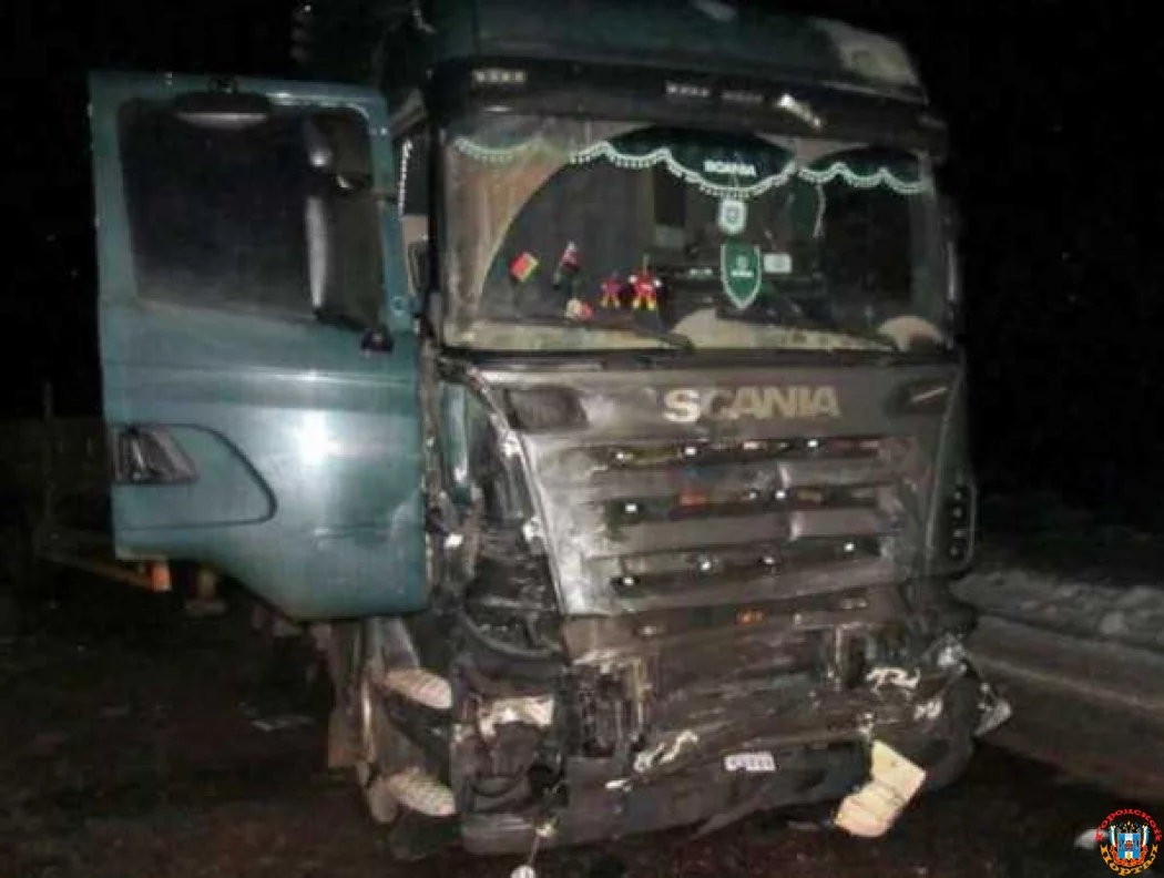 Выскочивший на встречку дальнобойщик разбился насмерть о ростовскую фуру под Самарой Выскочивший на встречку дальнобойщик разбился насмерть о ростовскую фуру под Самарой