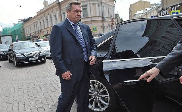 На перевозки чиновников и депутатов в бюджет Ростовской области на 2020 год заложили 430 млн рублей