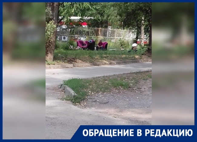 Жители Таганрога пожаловались на бомжей, «оккупировавших» Аллею славы