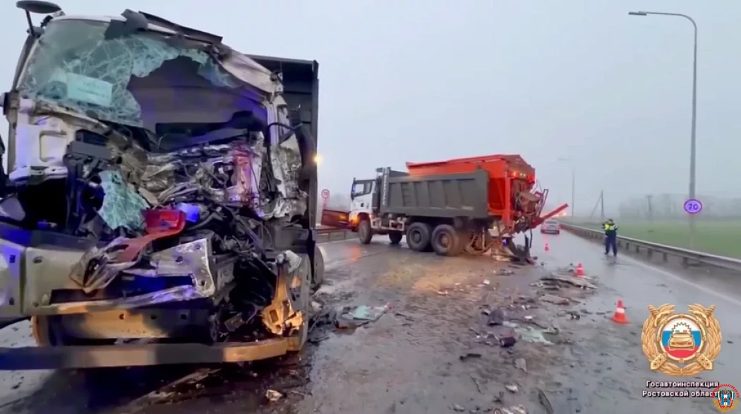 Погиб водитель &laquo;ФАВ&raquo;, врезавшись в автомобиль дорожной службы под Ростовом