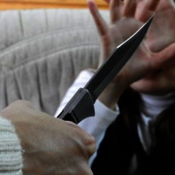 В Зверево 50-летний мужчина жестоко расправился с молодой экс-супругой