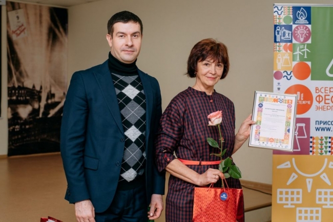 Депутат гордумы Сергей Заревский вручил награды победителям конкурса в сфере технического творчества