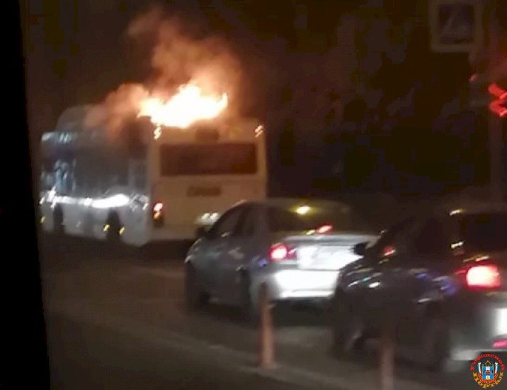 Автобус горел на проспекте Королева в Ростове-на-Дону