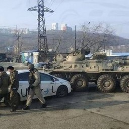 Таксист не поделил дорогу с БТР во Владивостоке