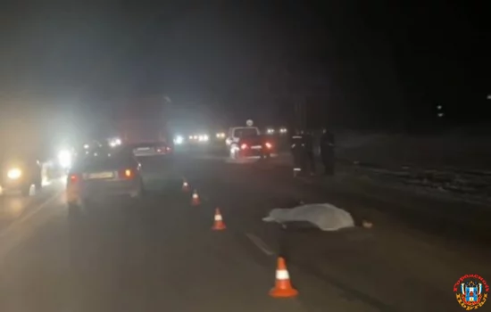 Под колесами автомобиля погиб 41-летний мужчина на выезде из Азова