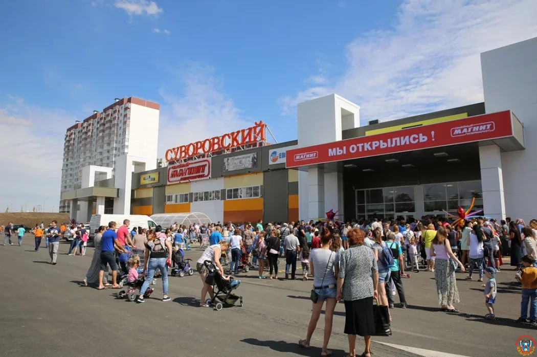 Посетителей и сотрудников ТЦ &laquo;Суворовский&raquo; эвакуировали