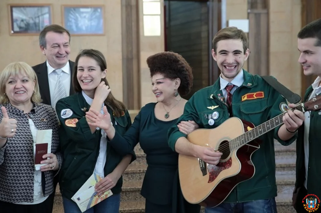 Сенатор и героиня фотожаб Валентина Петренко покинула свой пост
