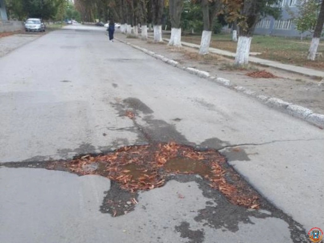 Улица Загребаева в Ростове превратилась в полигон из-за ям на дороге