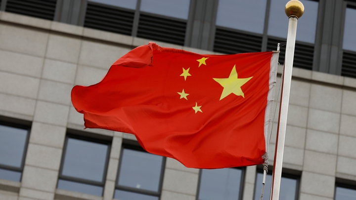 Китайский дипломат призвал Пекин дать отпор новым союзам США