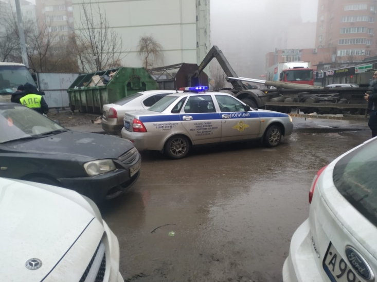 В Ростове ищут водителей, которые блокируют подъезд к мусорным бакам В Ростове ищут водителей, которые блокируют подъезд к мусорным бакам