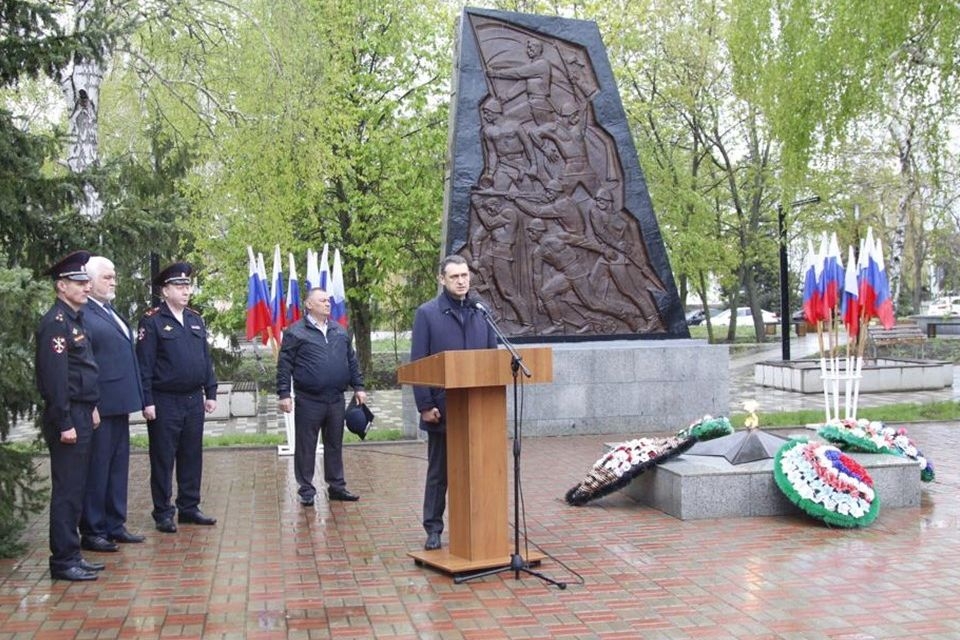 Памятник сотрудникам правопорядка, погибшим при исполнении служебных обязанностей, появился в Ростовской области Памятник сотрудникам правопорядка, погибшим при исполнении служебных обязанностей, появился в Ростовской области