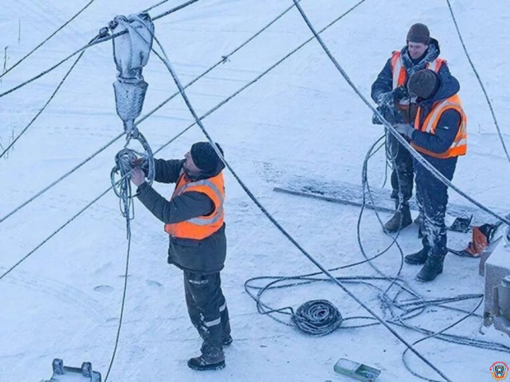 Энергетики и спасатели Дона мобилизованы в режим повышенной готовности из-за прогнозируемого удара стихии: ожидаются обледенение и 20-градусные морозы