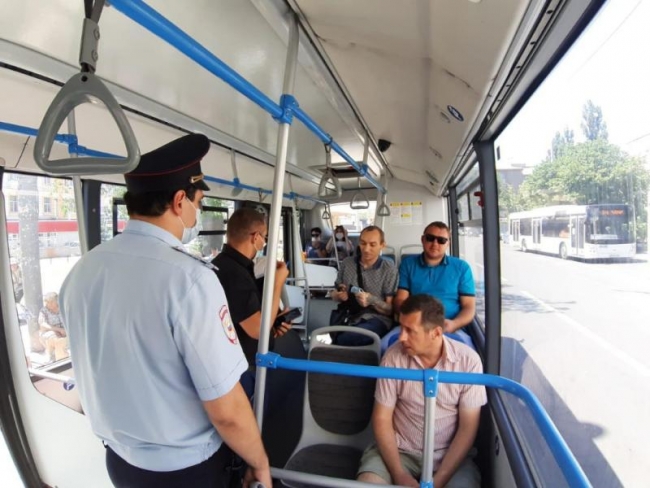 В Ростове 50 человек оштрафовали за отсутствие масок в транспорте