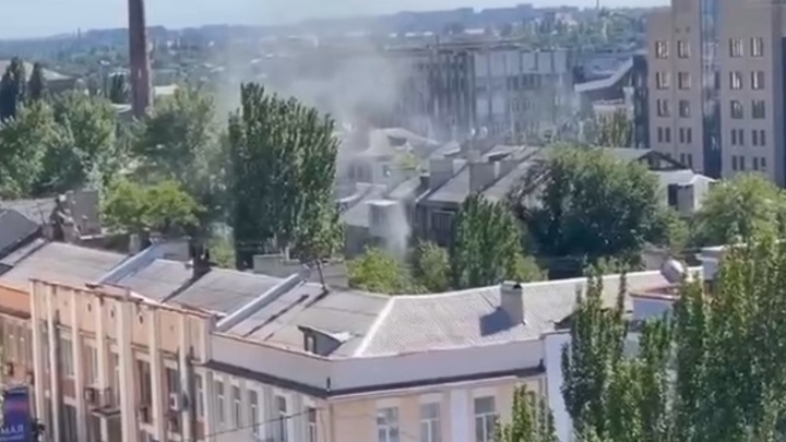 Два украинских снаряда взорвались в центре Донецка