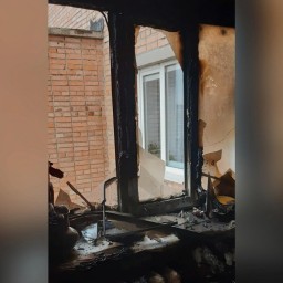 Пожарные спасли трех ростовчан с балкона загоревшейся квартиры на 15 этаже