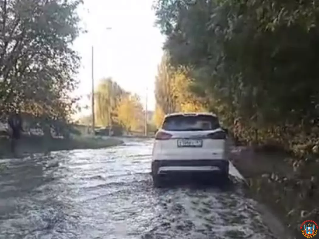 В Ростове улица Оганова второй день подряд уходит под воду