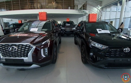 Продажи легковых машин в РФ в ноябре снизились на 49%