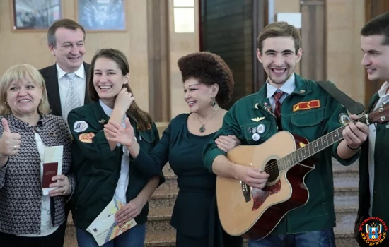 Сенатор и героиня фотожаб Валентина Петренко покинула свой пост