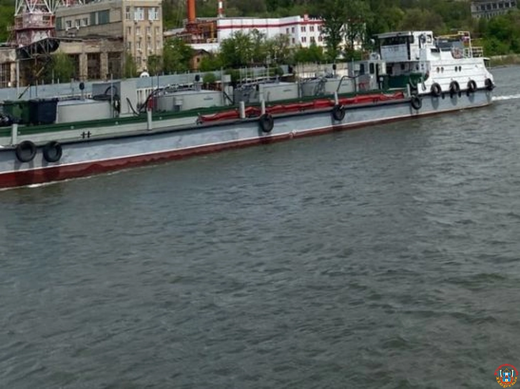 В морском порту Азова разнорабочий пострадал, упав между трюмами сухогруза