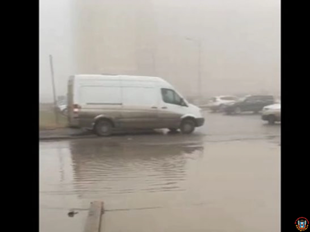 В Ростове сильные дожди затопили микрорайон Левенцовский
