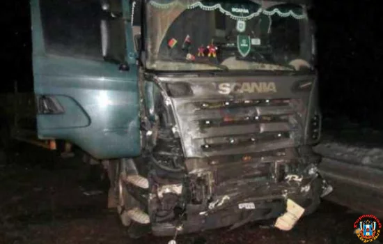 Выскочивший на встречку дальнобойщик разбился насмерть о ростовскую фуру под Самарой