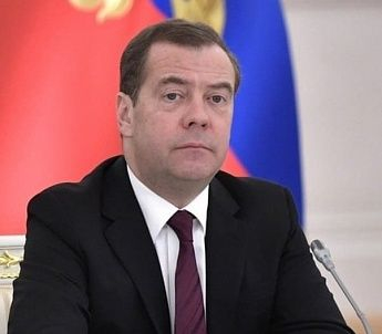 Россияне рассказали, чем им запомнился Дмитрий Медведев на посту Председателя Правительства РФ